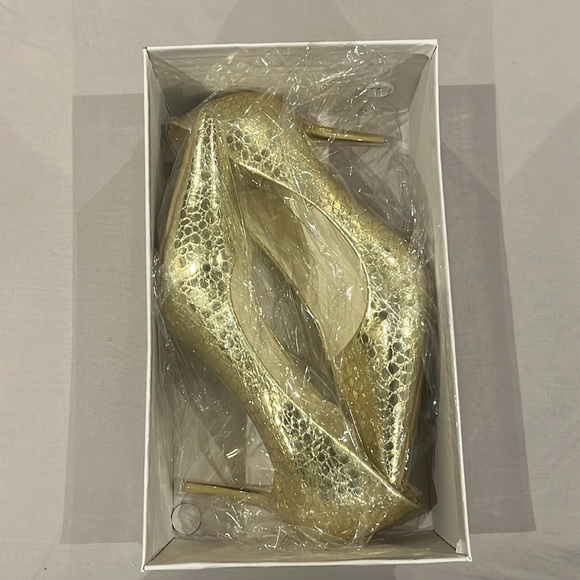 SHEIN Shoes - Women's Gold Pumps: Size 38 (US 7)